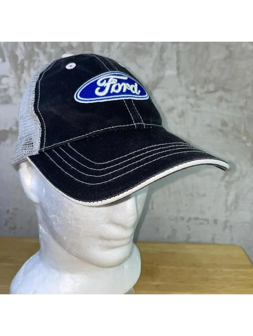 Official Ford Embroidered Logo Emblem Mesh Back Trucker Cap Snapback Car Truck